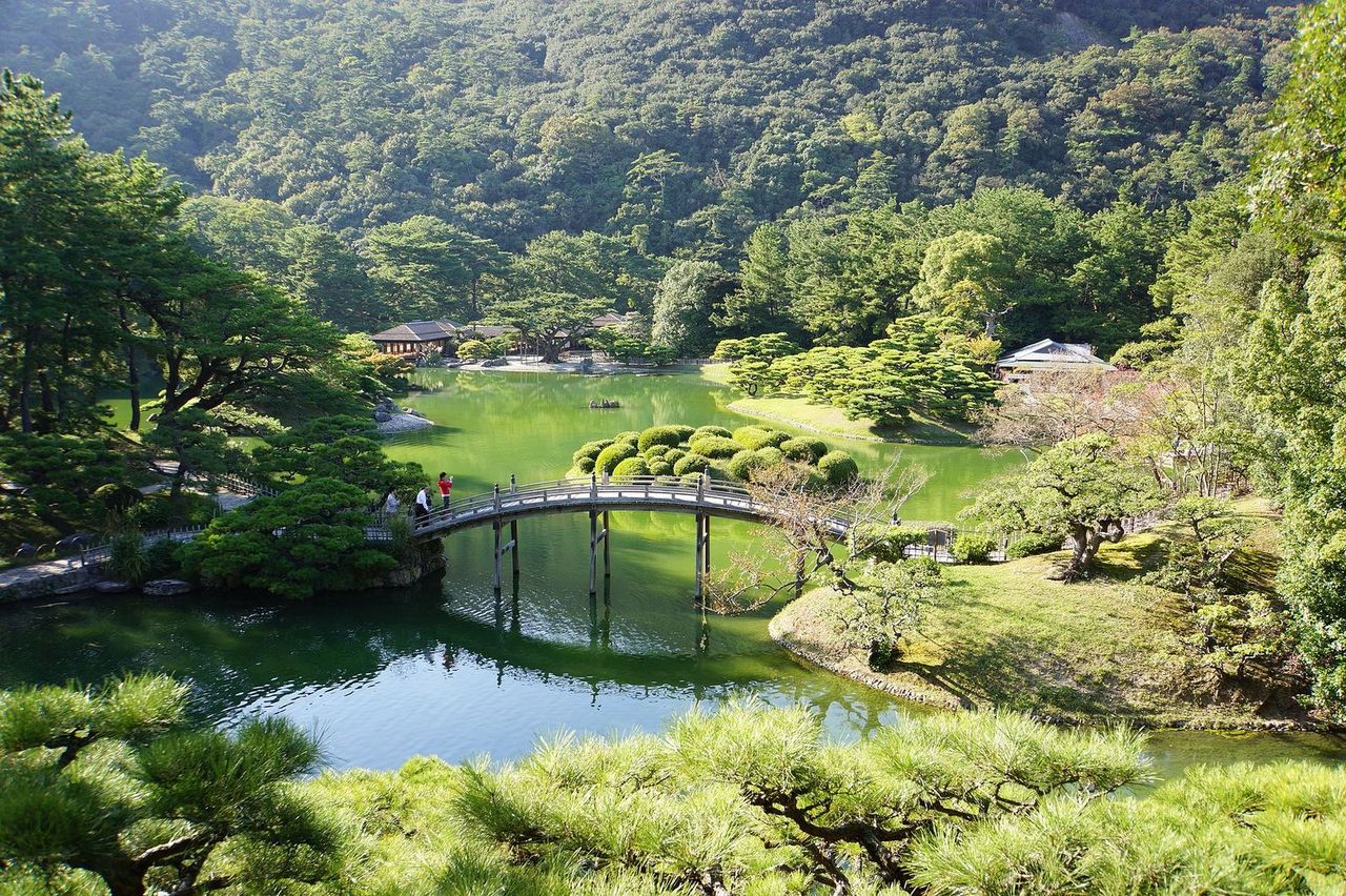 Takamatsu — Udon for breakfast, a feudal lords' garden, ferries to the art islands and quiet hill courses a short drive from the Seto Ohashi bridge.